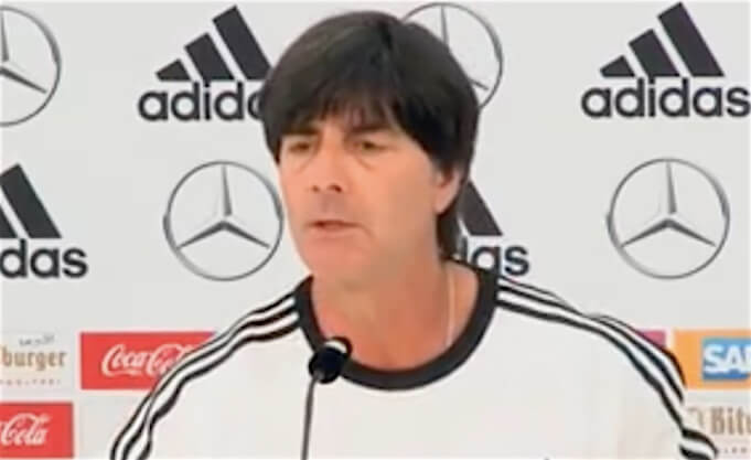 Jogi Löw - Trainer der Deutschen Nationalmannschaft während der Pressekonferenz am Testspieltag gegen die Slowakei. (Screenshot:YouTube/SPOX)