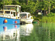 In Fürstenberg-Tornow befindet sich der 1. Campingplatz Deutschlands, auf dem Hunde und große Feiern, aber Kinder verboten sind (Foto: campingplatz-am-grossen-wentowsee.de)