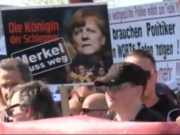 "Die Königin der Schlepper. Merkel muss weg". Knapp 2.000 Bürger zogen vom Hauptbahnhof zum Kanzleramt und abschließend zur Friedrichstraße (Screenshot: RBB aktuell)