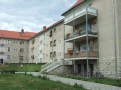 Trügerische Idylle: Die massive Wohnanlage Adamshof in der Weverststraße 36 und Melanchtohonstraße 61 und 62 in der Spandauer Wilhelmstadt ist auf auf Einenphälen gebaut, die nach 91 Jahren verrottet sind (Foto: Landesamt für Denkmalschutz Beitl 2008)