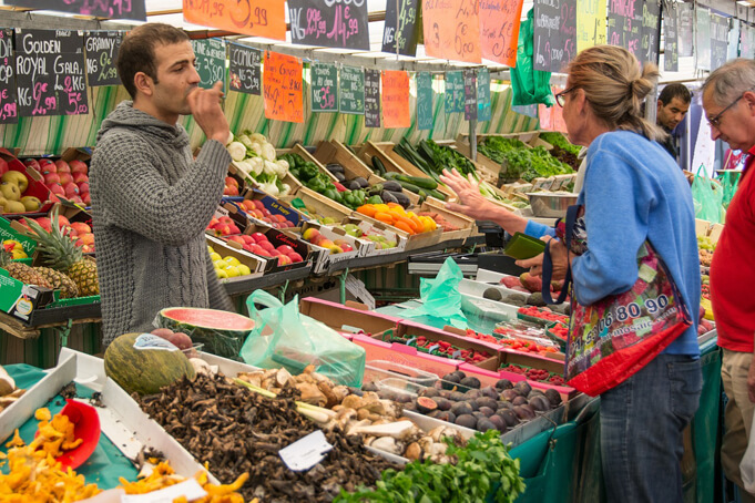 Farmers' market