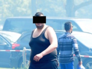 Der dicke Hamza (26) aus Casablanca ist der Boss einer achtköpfigen Marokkaner-Bande im Düsseldorfer DRK-Heim Messehalle gewesen. Er gab sich als Syrer aus und soll das Heim abfackeln lassen haben (10 Millionen Euro Schaden), weil er sich über fehlenden Schokopudding beim Ramadan-Nacht-Buffet geärgert hat, wie er dem Kölner Express sagte (Foto: Express.de)