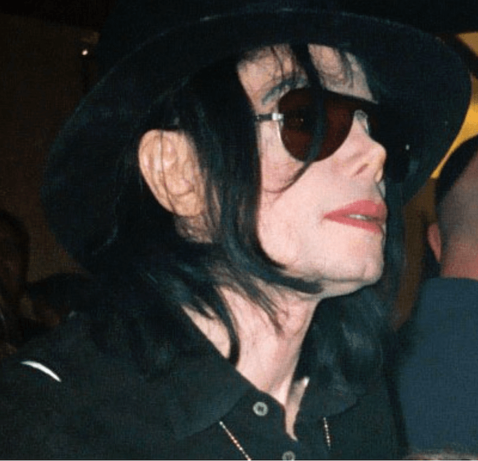 Michael Jackson 2003 (sechs Jahre vor seinem Tod) in Vegas (Foto: Wikimedia/Keir Whitaker/CCBY2.0)
