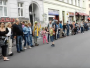 Menschenkette gegen Rassismus Berlin