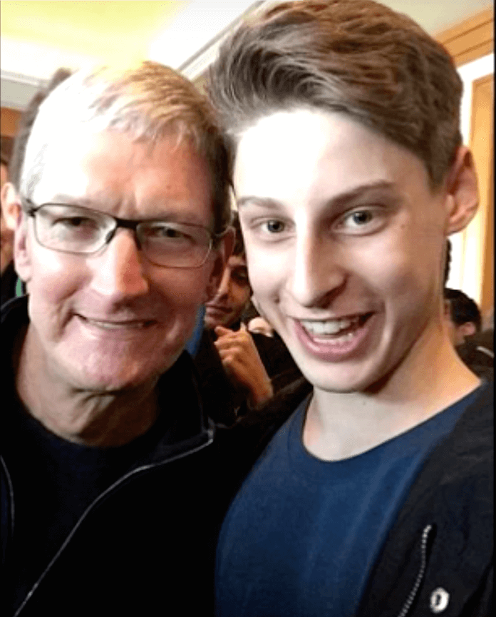 Smartphone-App-Millionär Ben Pasternak (16) traf letzten Sommer in Silicon Valley am Hauptsitz von Apple auch mit Apple-CEO Tim Cook (55) zusammen (Foto: Youtube)