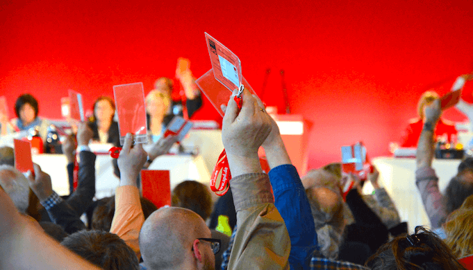 Etablierte Parteien verlieren Mitglieder