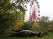 Der Spreepark mit Riesenrad und Dino wird wachgeküsst und für 10 Millionen Euro neu errichtet. Heute ab 16 Uhr gibt es halbstündige Führungen für alle Interessierten (Foto: Grün Berlin GmbH)