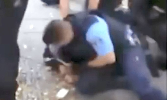Aggressive Meute stört Festnahme