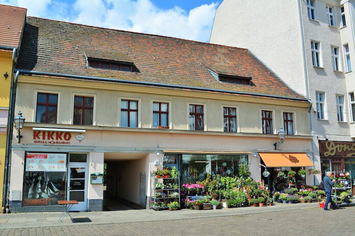 Das Wohn- und Geschäftshaus Alt-Köpenick 36 überlebte sogar den Dreißigjährigen Krieg und feiert in diesem Jahr seinen 400. Geburtstag (Foto: commons.wikimedia.org/KviKK/Eigenes Werk/CC-BY-SA-4.0)