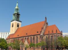 Berlin erste homosexuelle kirchliche Hochzeit Marienkirche