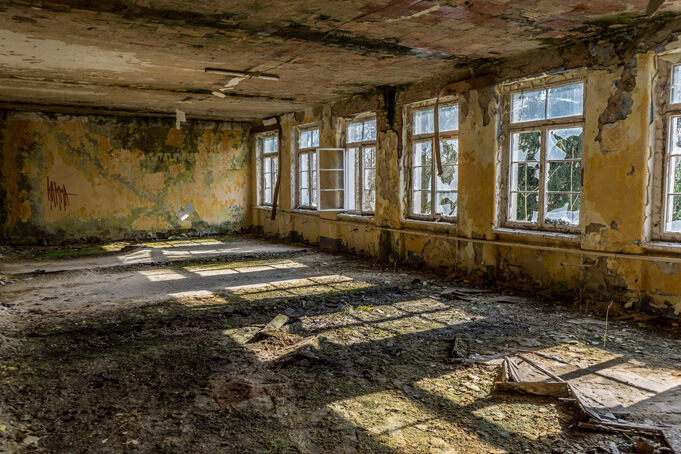 Abandoned room at Krampnitz. Source.