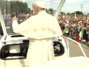 Wie ein Popstar wurde der römische Papst Franziskus (79) vom 26. bis 31. Juli 2016 zum Weltjugendtag in Krakau in Polen empfangen (Screenshot: BR Rundschau)