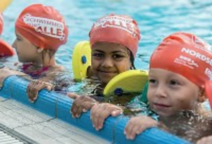 In Berlin stehen in kinderfreundlichen Zeiten zwischen 17 und 19 Uhr zu wenige Schwimmlernflächen zur Verfügung, sagt Martin Weiland, Vizerpräsident des Berliner Schwimm-Verandes e.V. aus Alt-Hohenschönhausen (Foto: Berliner Bäderbetriebe, Ferienkurse)