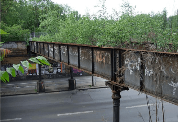 Die 80 Jahre alte Yorckbrücke Nummer 11 in Berlin-Schöneberg vor dem Aushängen am 29. Januar 2016 (Foto: Sanierungs-Bauherr Grün Berlin Stiftung)