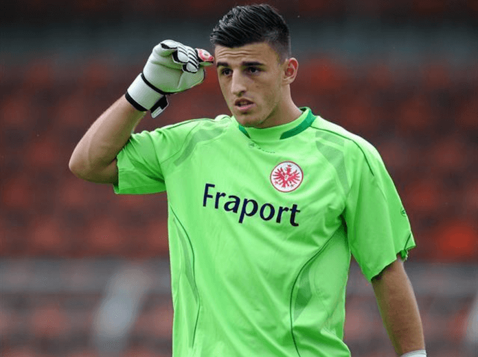 Kurz nach seinem Ausstieg als Torwart beim Fußball-Bundesliga-Klub Eintracht Frankfurt hat Erman Muratagic eine Minderjährige in angeblicher Liebe entjungfert und auf den Strich gezwungen. (Foto: de.sports.yahoo.com)