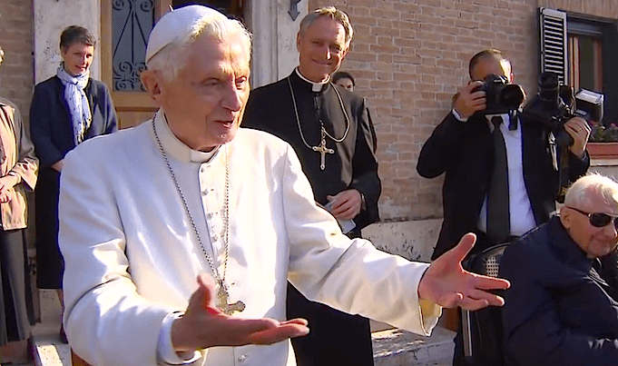 Ex-Papst Benedikt Homosexuelle Seilschaft im Vatikan