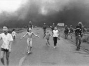 Facebook zensiert „Napalm Girl“ Foto, hebt Entscheidung nach Kritik auf (Foto: manhhai)