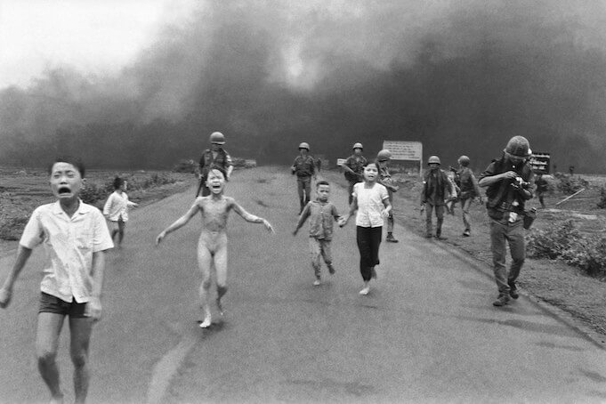 Facebook zensiert Napalm Girl Foto, hebt Entscheidung nach Kritik auf (Foto: manhhai)