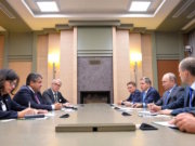 Putin zu Gabriel: „Unsere deutschen Freunde wissen: Wir bleiben ihre Freunde.“ Deutschlands Vizekanzler und Bundeswirtschaftsminister Sigmar Gabriel (SPD) sprach gestern um 18 Uhr mit Wladimir Putin im Moskauer Kreml (Foto: Kremlin.ru)