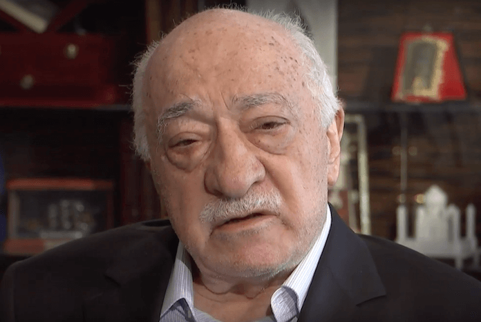 Der im USA-Exil lebende einflussreiche islamische Prediger Fethullah Gülen (78) sagte gestern über die Verhaftungen in der Türkei: "Das war schon vorher geplant. Man hat nur einen überzeugenden Vorwand gebraucht. Das Szenario eines Putsches ließ die Sache vernünftig erscheinen." (Screenshot: Youtube/ZDF)