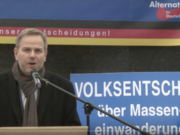 AfD überholte in MV die CDU: „Hürden für Volksentscheide senken“ Ex-Radiomoderator Leif-Erkik Holm sammelte als AfD-Spitzenkandidat für den Schweriner Landtag Punkte, weil er das Volk über Masseneinwanderungen entscheiden lassen will (Foto: Youtube/AfD-Demo am 17.10.2015 in Rostock)