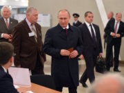 Duma-Wahl: Putins Partei kann nun allein die Verfassung ändern Wladimir Putin (63) gab gestern Mittag im Moskauer Wahllokal Nummer 2151 wortlich seine Stimme für die Staats-Duma ab (Foto: Kremlin.ru)