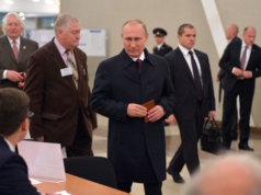 Wladimir Putin (63) gab gestern Mittag im Moskauer Wahllokal Nummer 2151 wortlich seine Stimme für die Staats-Duma ab (Foto: Kremlin.ru)