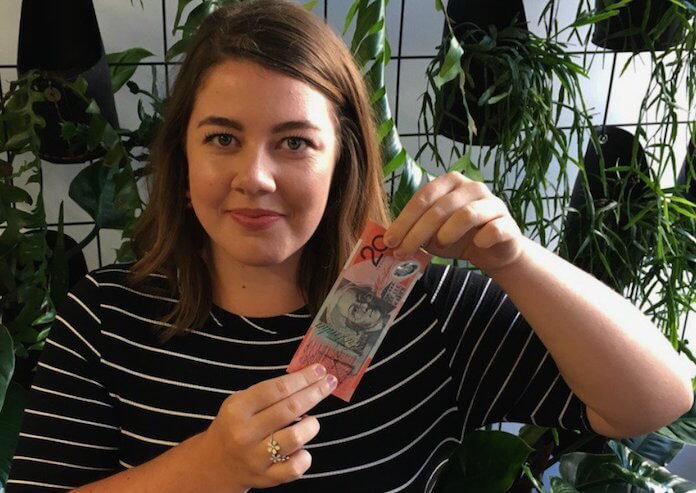 Uniabgängerin und Jungredakteurin Laura Hampson aus Sydney, berichtet, wie es ihr gelingt, jeden Monat die Hälfte ihres Einkommens beiseite zu legen - um zu reisen oder ihre Netflix-Sucht zu befriedigen (Foto: Laura Hampson/MammaMia)