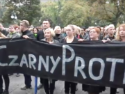 Tausende Menschen demonstrieren gegen Abtreibungsgesetz in Polen Polen: 22.000 Menschen demonstrieren gegen Abtreibungsgesetz (Foto: Screenshot, cozadzien.pl YouTube)