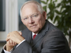 Berlin statt Bonn: Der heutige Bundesfinanzminister Wolfgang Schäuble (74, CDU) setzte sich maßgeblich für den Umzug der Hauptstadt nach Berlin ein: "In Wahrheit geht es u die Zukunft Deutschlands." (Pressefoto: Laurence Chaperon)