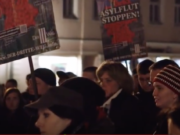 Wutbürger-Demo a 17. November 2015 in der Freien Bergstadt Oedaran. In der sächsischen Kleinstadt (8.000 Einwohner) zeigt sich, dass die Akzeptanz extremer Positionen wie die der Kleinpartei III. Weg mit Sitz in Bad Dürkheim (Rheinland-Pfalz, 200 Mitglieder) wächst: "Den Volkstod stoppen. Keine Asylheime in deiner Nachbarschaft!" (Foto: Youtube/ZDF)