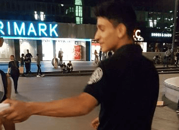 Polizei Berlin sucht Schläger Alexanderplatz