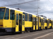 Kopftuch-Mädchen Tram