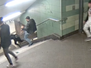 Video Migranten Neukölln Gang Frau Treppe U-Bahnhof Hermannstraße