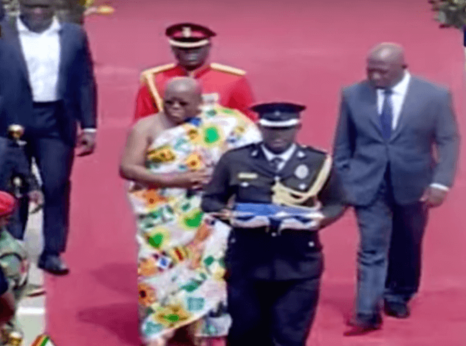 Ghanas Präsident übernimmt Einweihungsrede von Clinton und Bush (Foto: Youtube, GHOne TV)