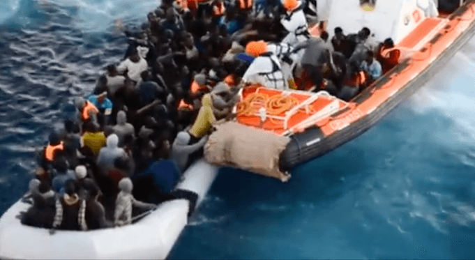 Italienische Küstenwache Migranten