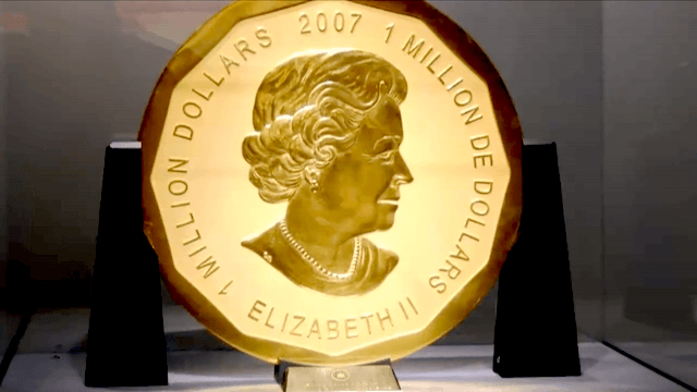 Königin Elizabeth II auf der Vorderseite der einzigartigen Goldmünze aus dem Bode-Museum. (Screenshot: YouTube)