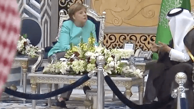 Angela Merkel besuchte am Sonntag den König von Saudi-Arabien. (Screenshot: YouTube)