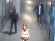 Laut Polizei sind diese drei Personen NICHT die Täter, sondern mögliche Zeugen des brutalen Angriffs auf die junge Frau. (Screenshot: Polizei Berlin)