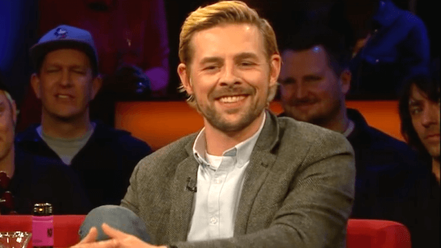 Klaas Heufer-Umlauf (33) ist ein deutscher Moderator, Schauspieler, Sänger und Fernsehproduzent, hauptsächlich bekannt als Teil des Duos Joko und Klaas.