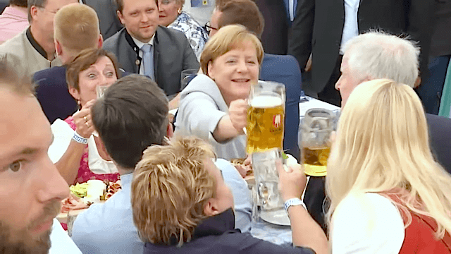 Bundeskanzlerin und CDU-Chefin Angela Merkel führt die Union voraussichtlich zu einem weiteren Wahlerfolg. (Screenshot: YouTube)