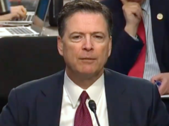 Der frühere FBI-Chef James Comey gibt heute zu, dass er Hillary Clinton auf Druck der Obama-Regierung im Wahlkampf unterstützt hat. (Screenshot: YouTube)