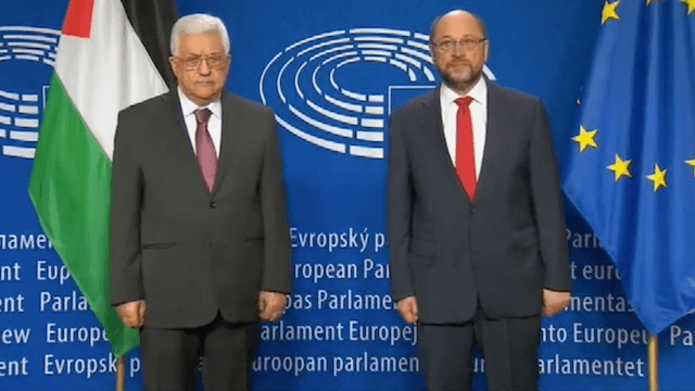 Martin Schulz kommt wegen seines Lobs für die palästinensische Führung nicht gut weg. (Screenshot: YouTube)