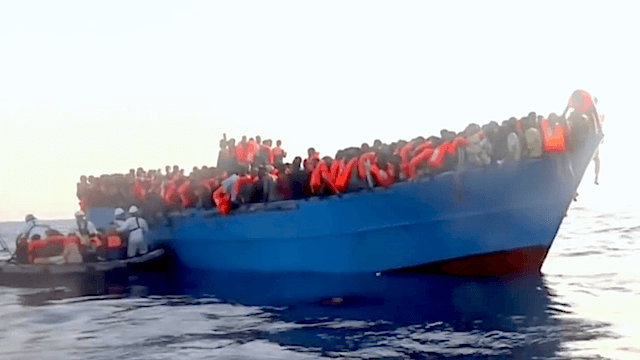 Jeder fünfte Migrant, der im letzten Jahr über das Mittelmeer nach Italien geholt wurde, war Nigerianer. (Screenshot: YouTube)