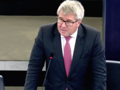 Der polnische EU-Abgeordnete Ryszard Czarnecki warnt vor muslimischer Zuwanderung. (Screenshot: YouTube)