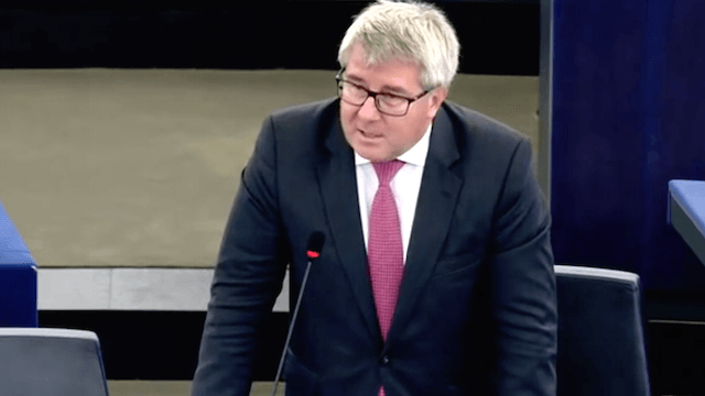 Der polnische EU-Abgeordnete Ryszard Czarnecki warnt vor muslimischer Zuwanderung. (Screenshot: YouTube)