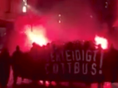 Die Demonstranten in Cottbus skandierten „Hier marschiert die deutsche Jugend“ und „Widerstand“. (Screenshot: Twitter)