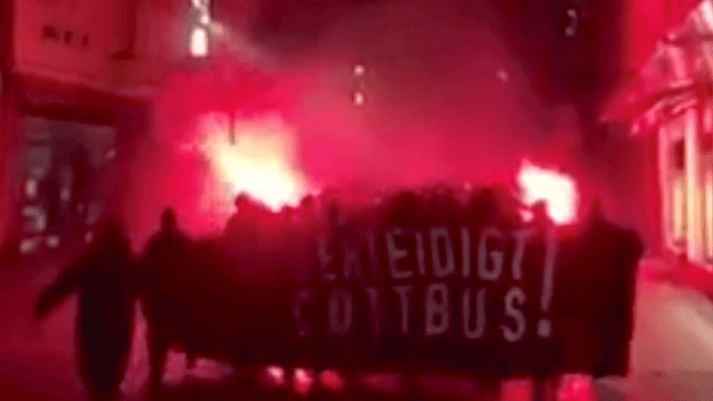 Die Demonstranten in Cottbus skandierten „Hier marschiert die deutsche Jugend“ und „Widerstand“. (Screenshot: Twitter)
