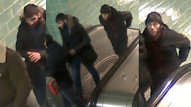 Diese zwei bärtigen Männer traten ihr Opfer die Rolltreppe hinunter. (Bilder: Polizei Berlin)