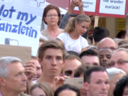 1.000 Anzeigen gegen Merkel wegen Hochverrat Die Anzeigen gegen Angela Merkel wegen Hochverrat sind nach Auffassung der Bundesanwaltschaft in Karlsruhe alle „haltlos“. (Screenshot: YouTube)
